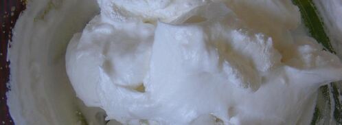 корзинки безе с кремом шарлотт и фруктами. Шаг 3