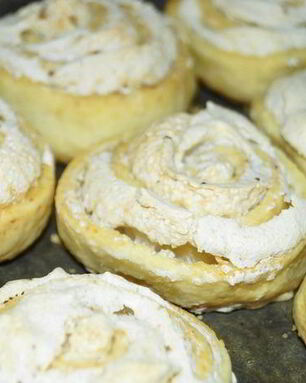 Творожные булочки с начинкой Безе