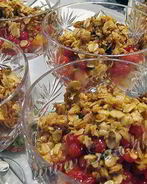 Десерт из яблок и смородины