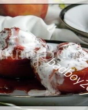 Десерт с персиками и мороженым