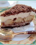 Десерт с халвой, клюквой и сливками