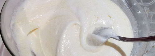 десерт с халвой, клюквой и сливками. Шаг 3