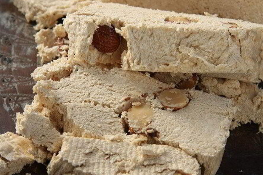 Рецепт халвы из манной крупы с грецкими орехами и корицей