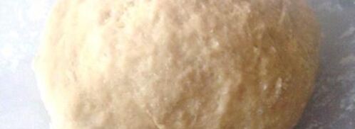 коса с целой плиткой шоколада, халвой и бананом. Шаг 3