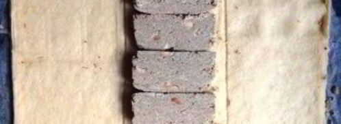 коса с целой плиткой шоколада, халвой и бананом. Шаг 6