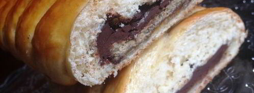 коса с целой плиткой шоколада, халвой и бананом. Шаг 11