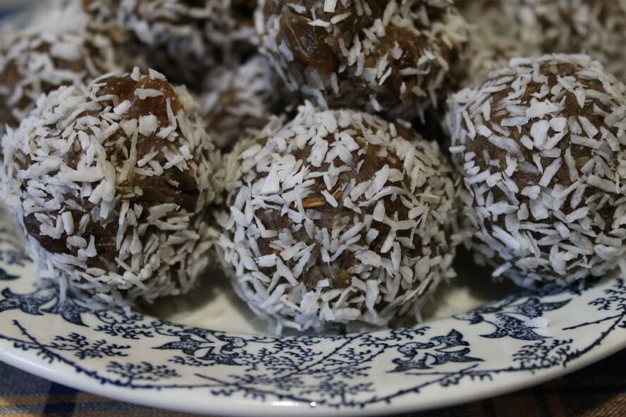 Рецепт домашних конфет из овсяных хлопьев с орехами