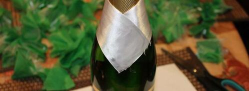 елка из шампанского и конфет. Шаг 25