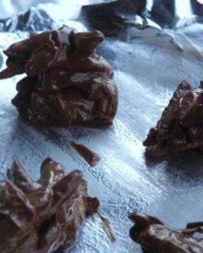 Шоколадные конфеты с орехами