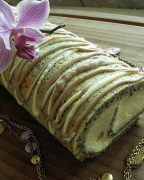 Апельсиново-маковый рулет с кремом из маскарпоне
