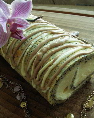 Апельсиново-маковый рулет с кремом из маскарпоне