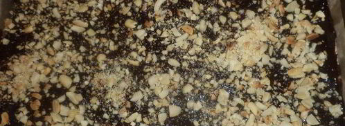 арахисовый десерт с карамельным кремом и шоколадной глазурью без выпечки. Шаг 7