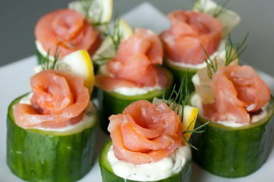 Рецепт лосося со сливочным кремом в стаканчиках из огурца