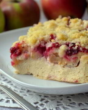 Запеченный крем из ряженки с сочной начинкой и под штрейзелем