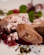 Рулет из краба и телятины с вишневым мармеладом