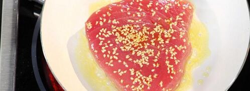 тунец с луковым мармеладом и ореховым соусом. Шаг 4