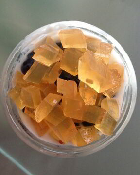 Ванильный йогурт с черешней, голубикой и мармеладом