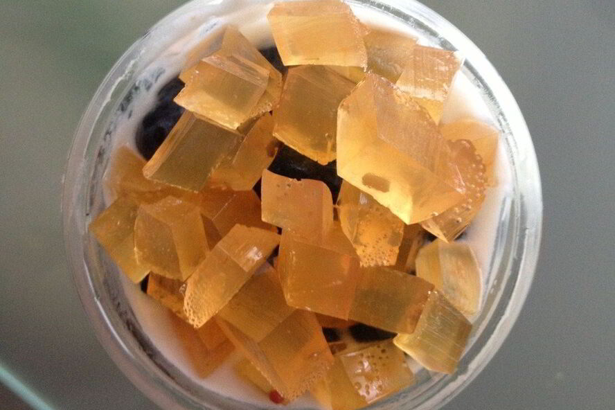 Рецепт ванильного йогурта с черешней, голубикой и мармеладом