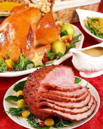 Запеченная ветчина с гвоздикой в глазури из апельсинового мармелада и хрена