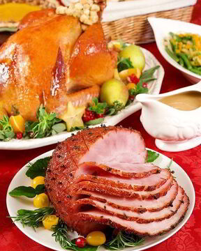 Запеченная ветчина с гвоздикой в глазури из апельсинового мармелада и хрена