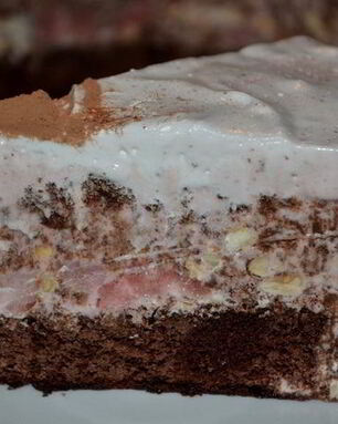 Шоколадный торт-мороженое с маршмэллоу и фундуком