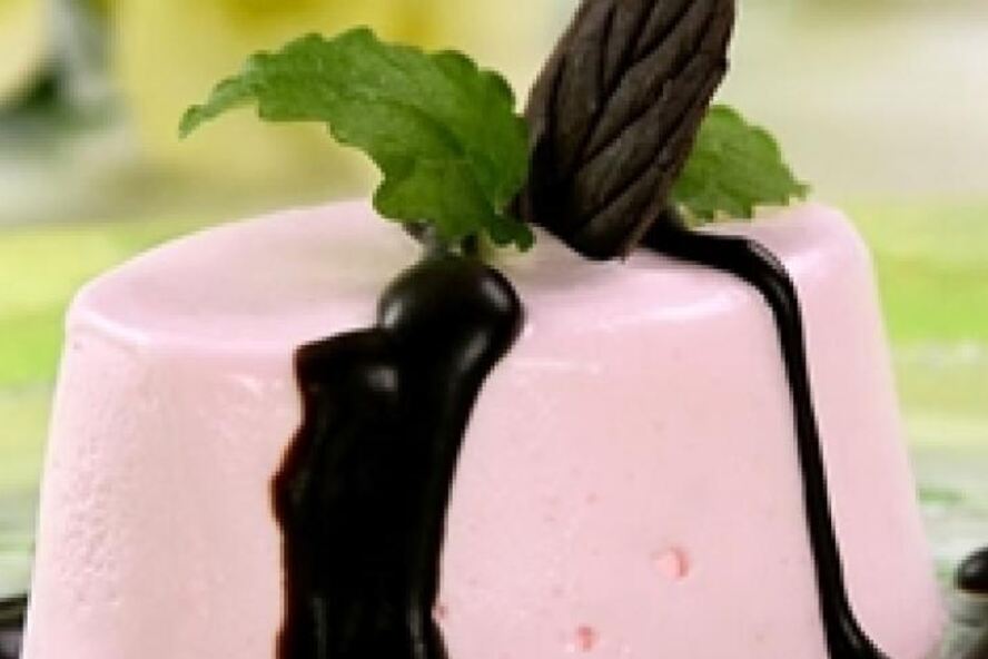 Рецепт мусса молочного с шоколадным соусом