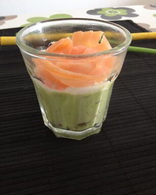 Нежный мусс из авокадо с лососем