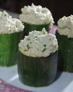 Цукини, фаршированные муссом из артишоков