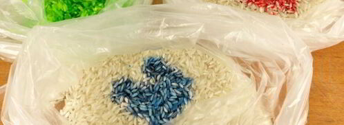 яйца пасхальные окрашенные цветным рисом. Шаг 3