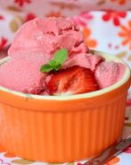 Мороженое домашний клубничный щербет из йогурта