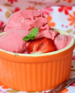 Мороженое домашний клубничный щербет из йогурта