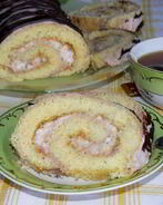 Рулет бисквитный с клубнично-сливочным суфле