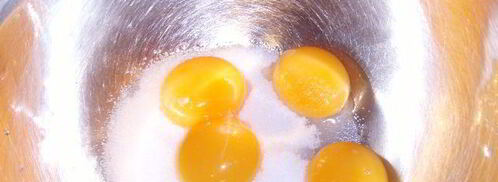 шоколадное суфле под кофейным сабайоном с пряным кумкватом. Шаг 3