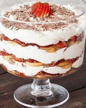 Клубничный тирамису-трайфл на десерт