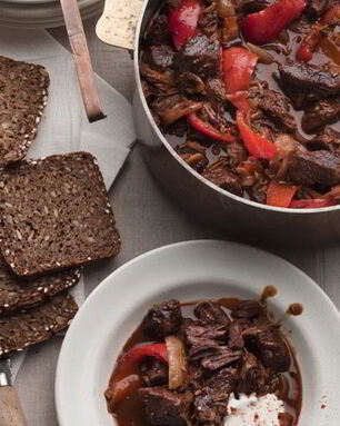 Азу из индейки в сметанном соусе