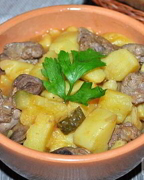 Азу из куриных потрошков