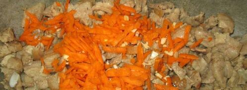 азу из свинины с солеными огурцами. Шаг 3