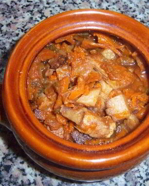 Азу из свинины в горшочках