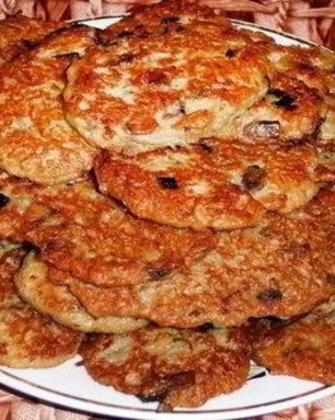 Деревенские драники с луком и грибами