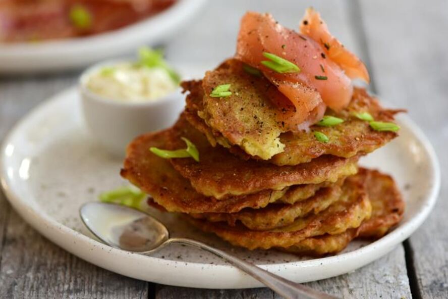 Рецепт драников с зеленым луком и сметаной