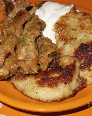 Драники тушеные со свиными ребрышками