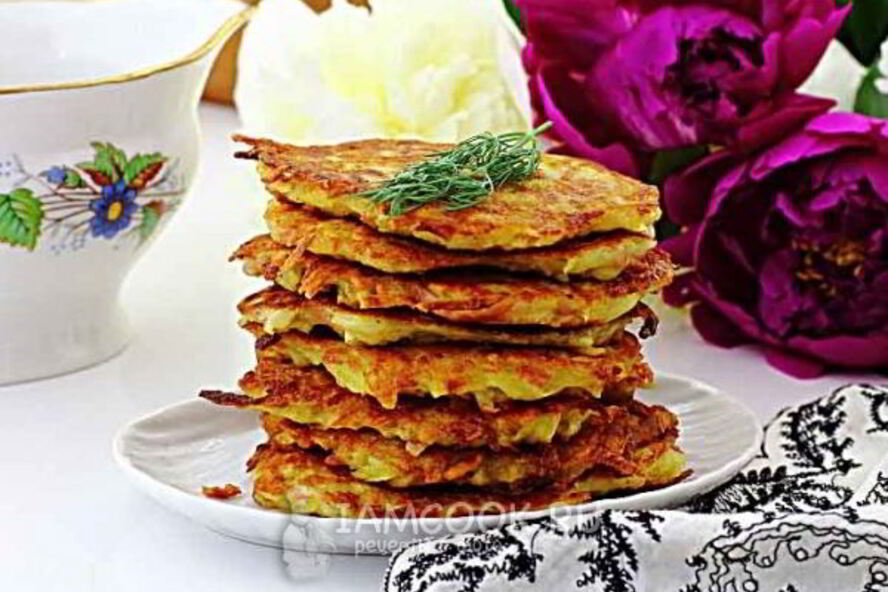 Рецепт картофельных драников с колбасой и сыром