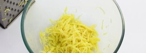 картофельные драники с колбасой и сыром. Шаг 6