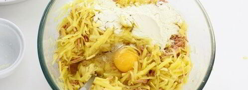 картофельные драники с колбасой и сыром. Шаг 8