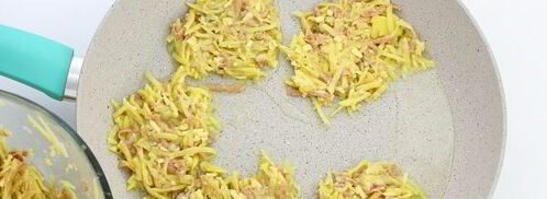 картофельные драники с колбасой и сыром. Шаг 9