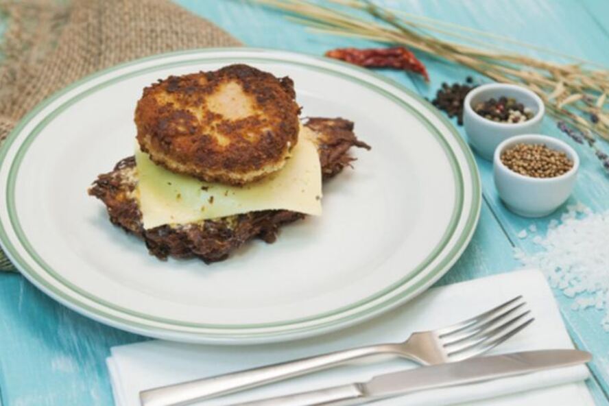 Рецепт сэндвича с консервированной ветчиной и драником