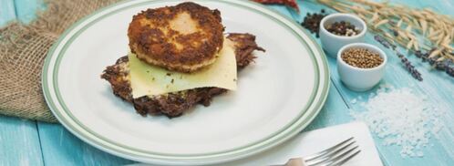 сэндвич с консервированной ветчиной и драником. Шаг 9