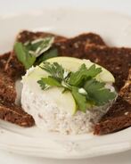 Форшмак с зерновым хлебом