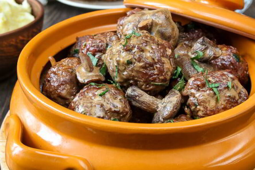 Рецепт фрикаделек из баранины с маслятами в сметанно-соевом соусе