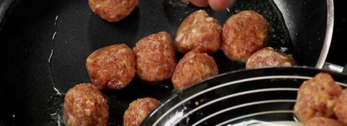 фрикадельки с брусничным соусом. Шаг 7